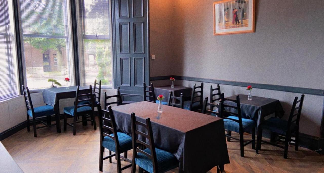 The Windsor Hotel And Bar Кърколди Екстериор снимка